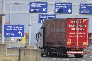 Prázdne regály a čerpacie stanice. Za ťažkosti Spojeného kráľovstva nemôže brexit, ale lockdowny