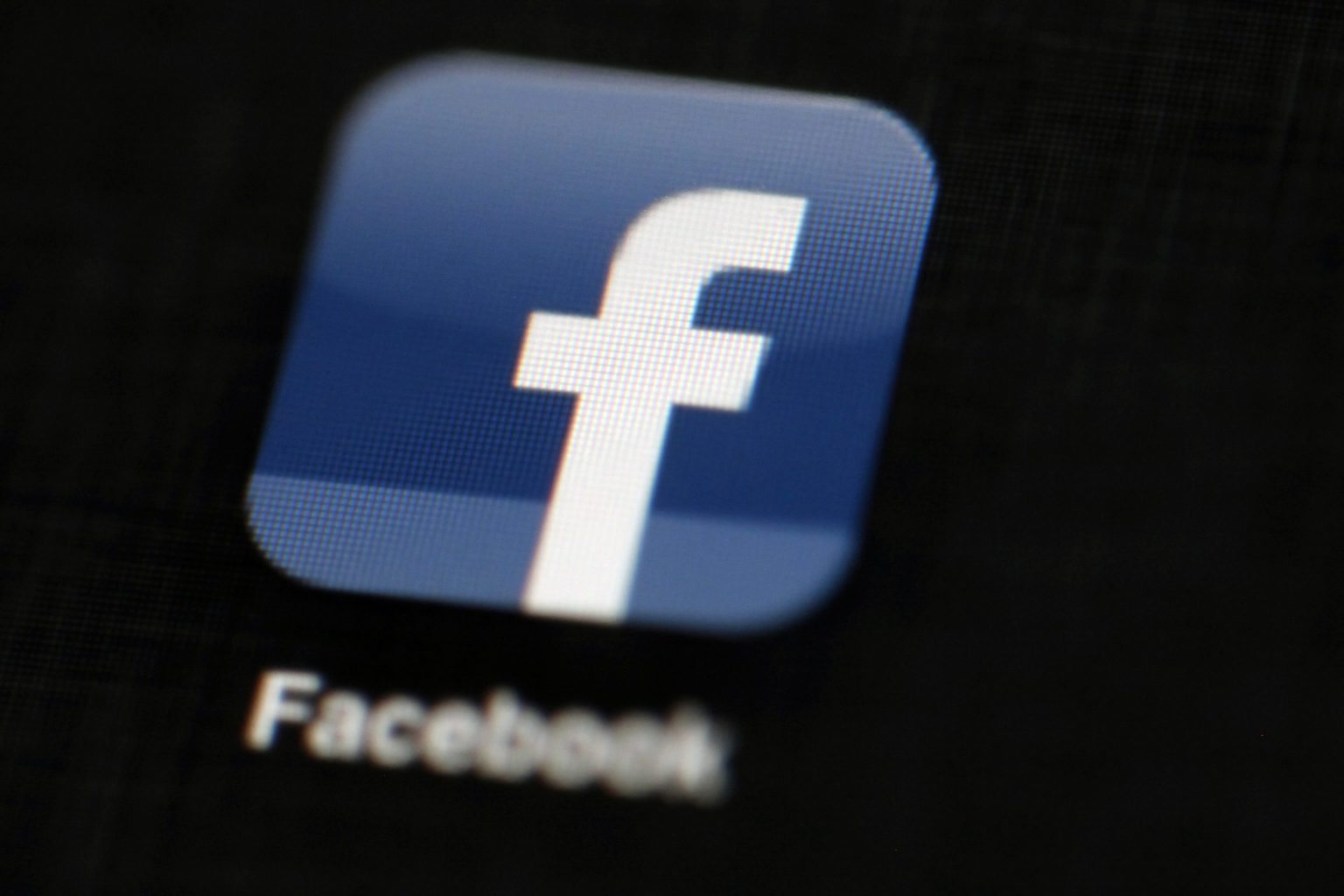 Logo sociálnej siete Facebook. Foto: TASR/AP