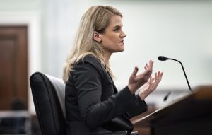 Bývalá zamestnankyňa sociálnej siete žiada politikov, aby zakročili proti Facebooku. Reguláciu siete by zverila odborníkom