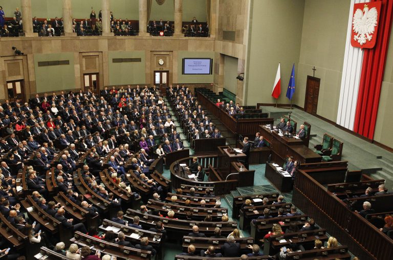 Poľský parlament tvorí výbor na vyšetrovanie ruského vplyvu. Kritici dvíhajú varovný prst