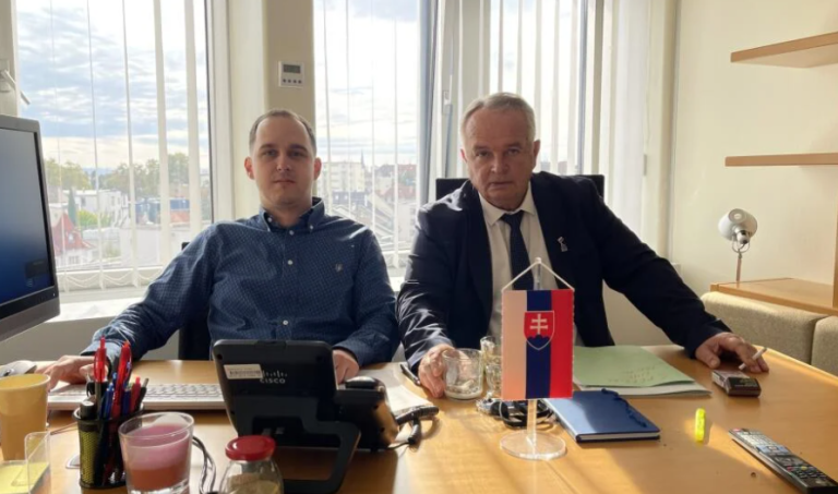 Do klubu SNS nastúpia ako náhradníci