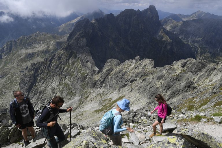 Nový poriadok v Tatrách. Pre skialpinistov a už aj horolezcov platí od utorka zákaz