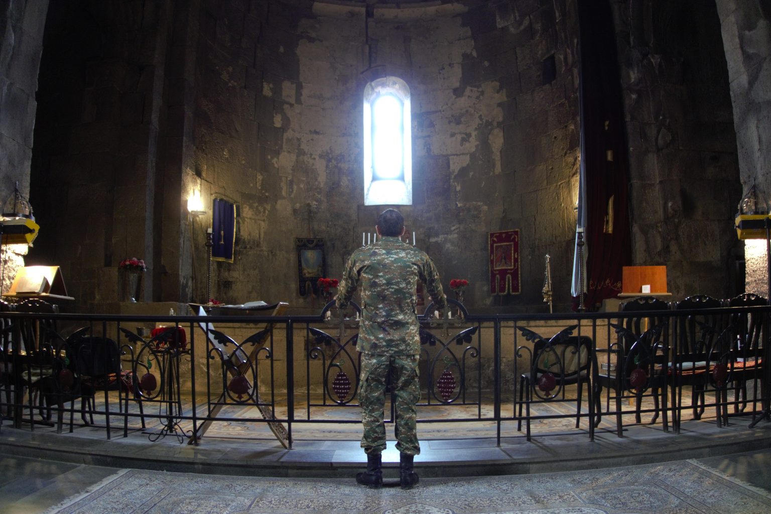 Vojak v kláštore Tatev, Sjunik. Foto: M. Leidenfrost