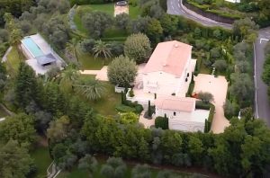 Českí Piráti to dali na Matoviča. Zamierili na Francúzsku riviéru pred Babišove vily