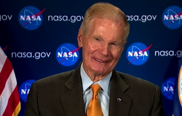 Riaditeľ NASA Bill Nelson verí, že vo vesmíre existuje aj iný život