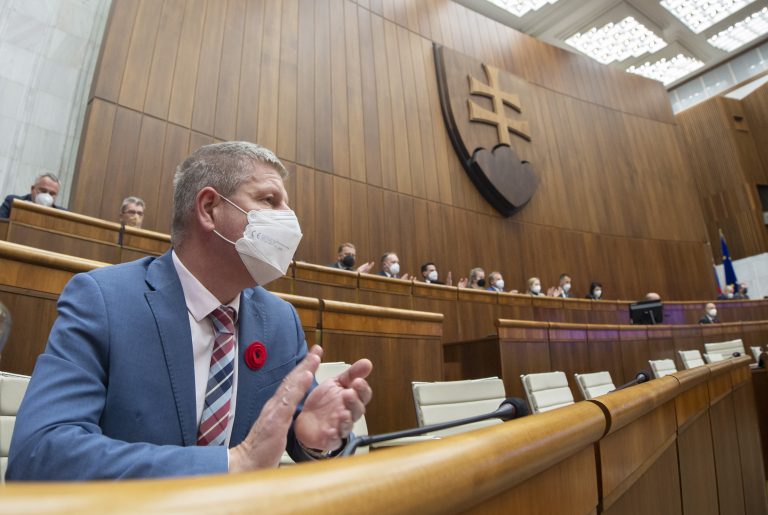 Na snímke minister zdravotníctva SR Vladimír Lengvarský (nominant OĽaNO) počas 48. schôdze Národnej rady SR v Bratislave 11. novembra 2021. Foto: TASR/Martin Baumann