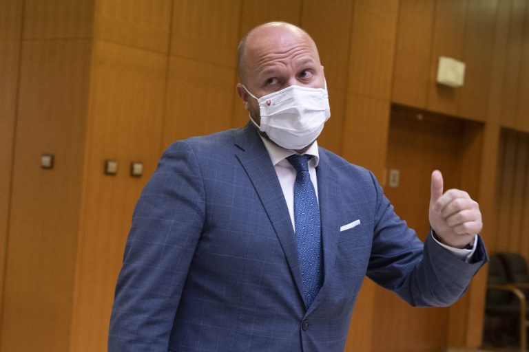 Naď reaguje na kritikov zmluvy s USA. Ak by mali pravdu, odíde z politiky