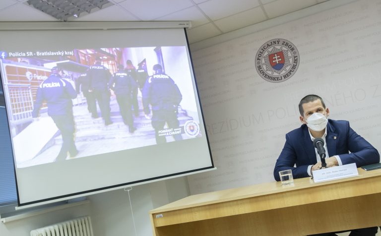 Policajný prezident o porušovaní opatrení: Monitorujeme aj sociálne siete. Nenávistné prejavy budeme stíhať