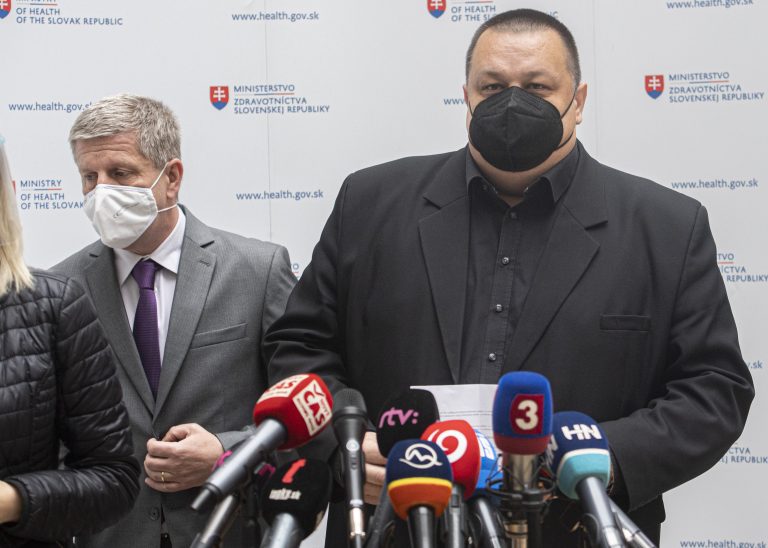 Od stredy platia nové opatrenia: Štartuje režim OP+ a respirátory v exteriéri