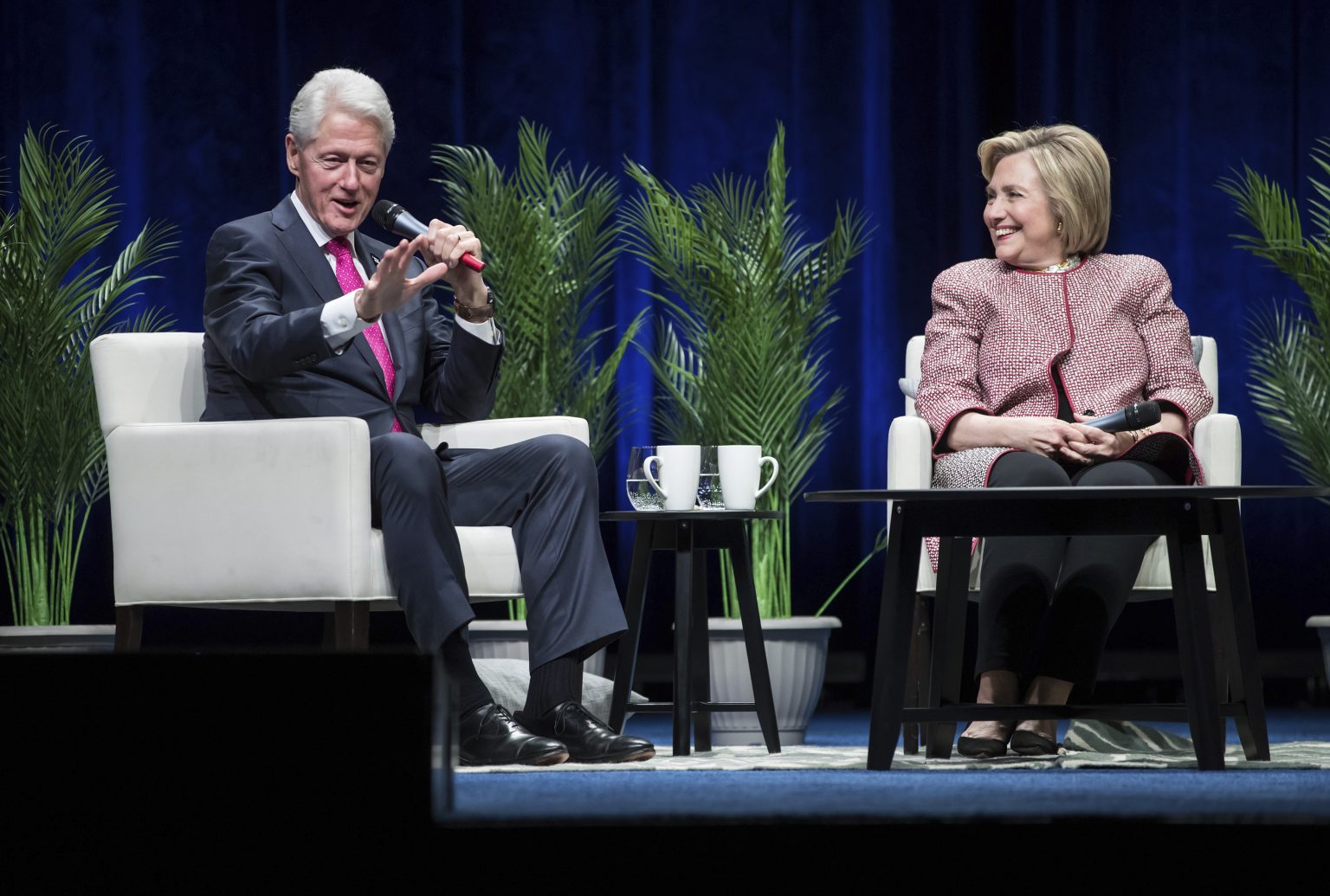 Bill a Hillary Clintonovci. Foto: TASR/AP 
