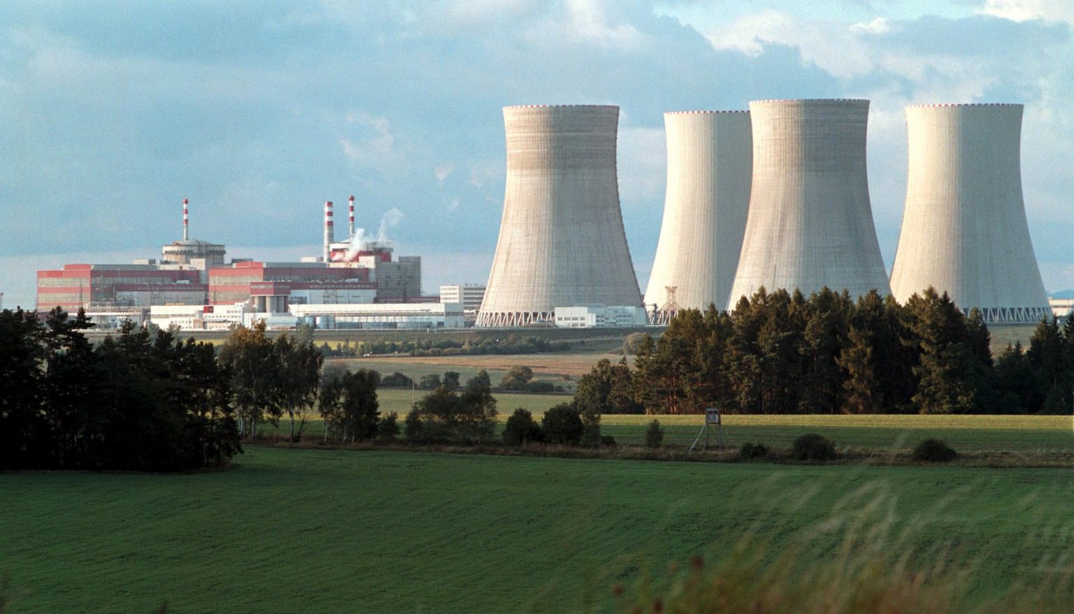 Archívna snímka českej jadrovej elektrárne v Temelíne. Foto: TASR/AP