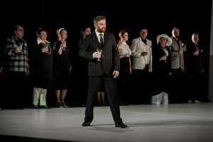 Komorná dráma utopená na veľkom javisku