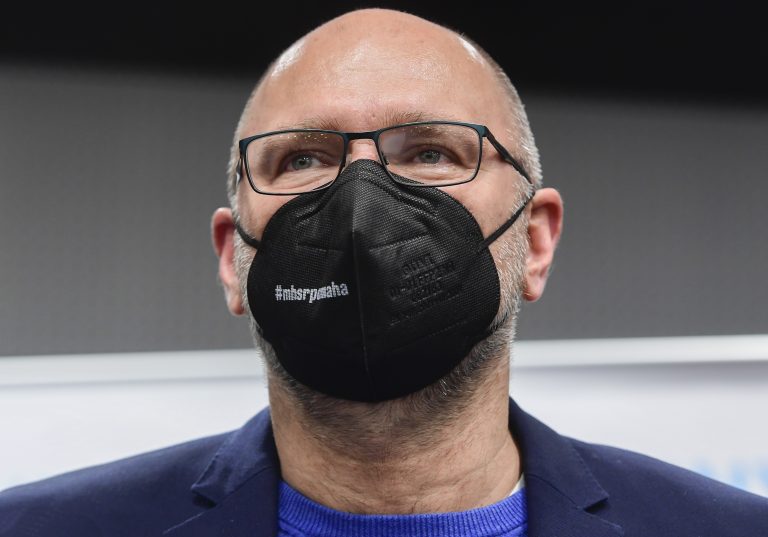 Sulík: Som proti povinnému očkovaniu. Konzílium už počúvať nebudem