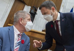 Kto koho prekonal, covid pacienta alebo pacient covid? Slovenčina naruby z najvyšších miest