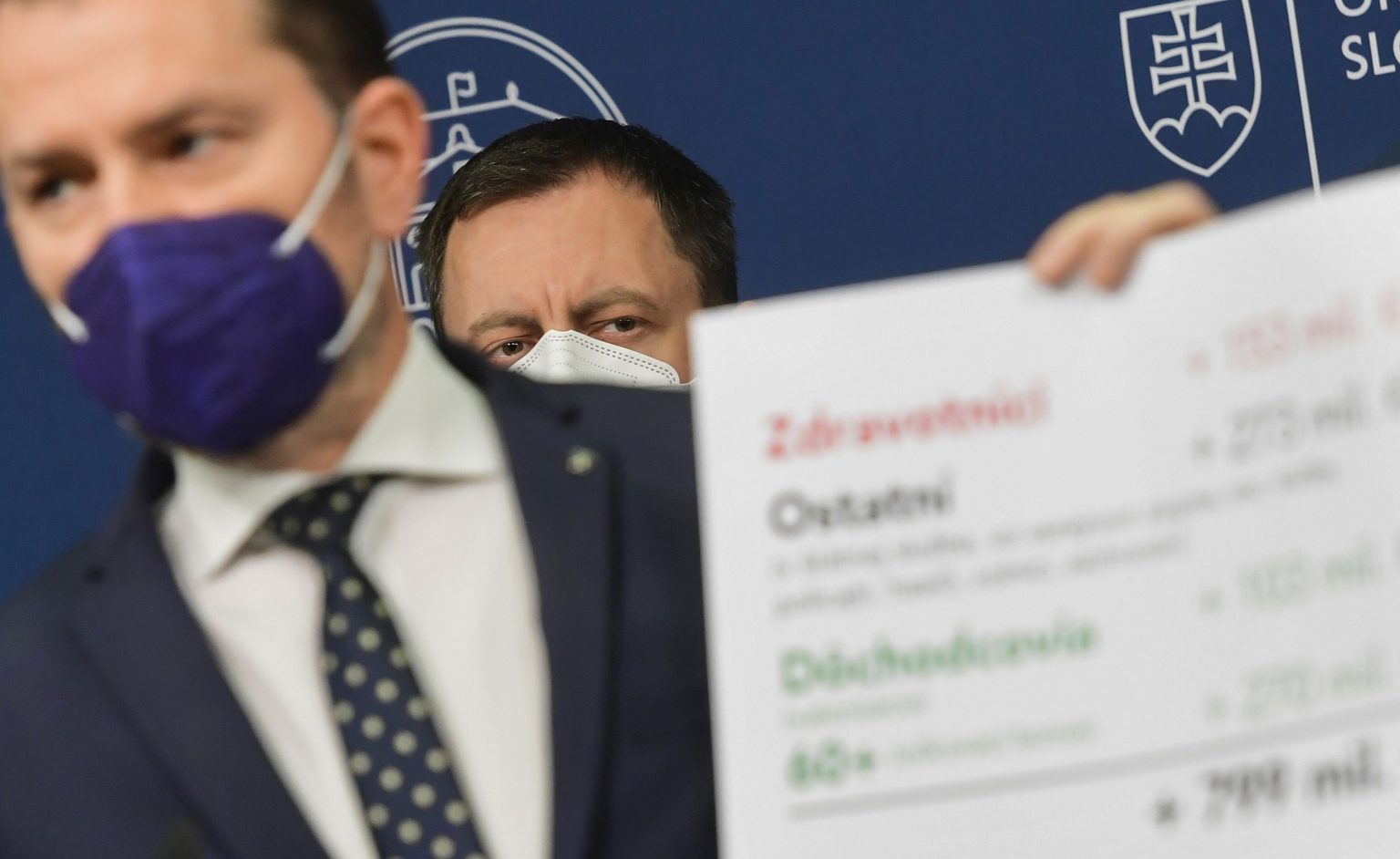 Vláda včera predstavila jednorazovú odmenu zdravotníkom. Foto: Martin Baumann/TASR 