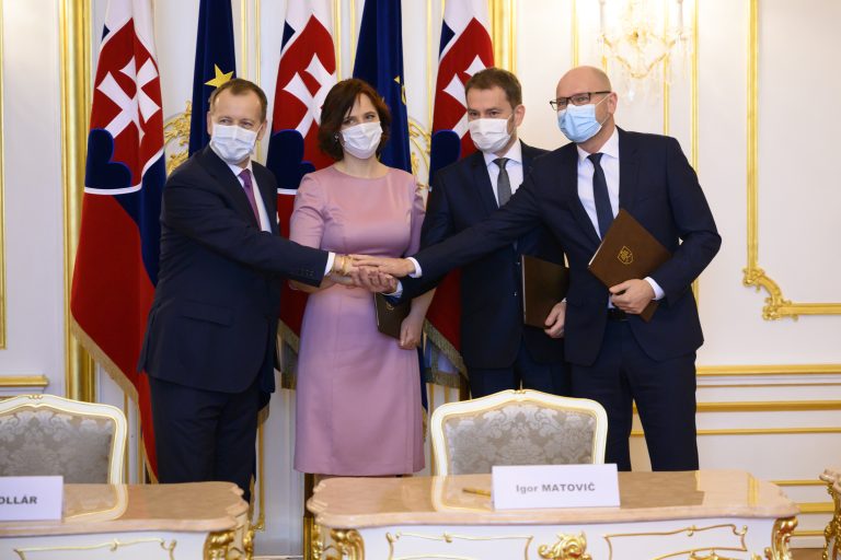 Stúpenci a odporcovia povinného očkovania v koalícii. Kto má navrch?