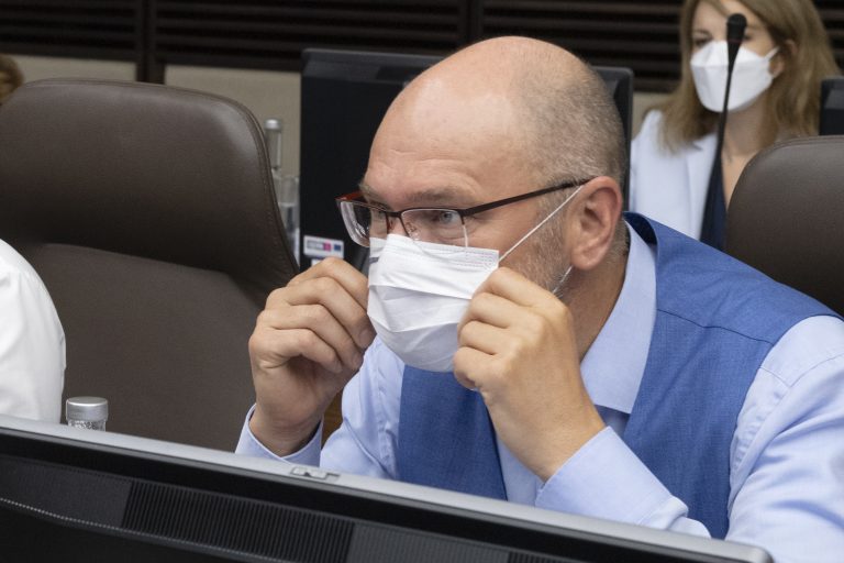 Sulík: Pri povinnom očkovaní bude dochádzať k podplácaniu lekárov