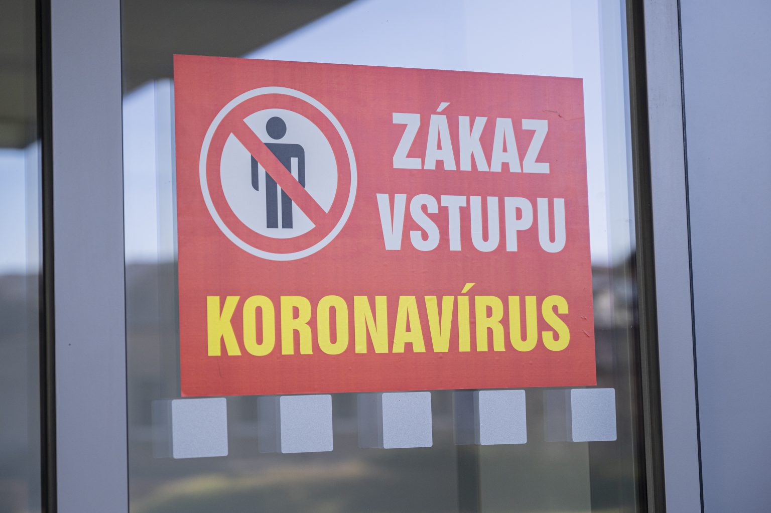 Nápis na COVID oddelení v Nemocnici Poprad. Foto: Michal Svítok/TASR