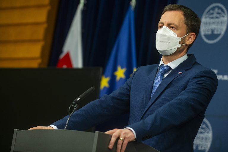 Heger: Dohoda na povinnom očkovaní v koalícii nie je. Uvoľňovanie opatrení nebude pre nezaočkovaných