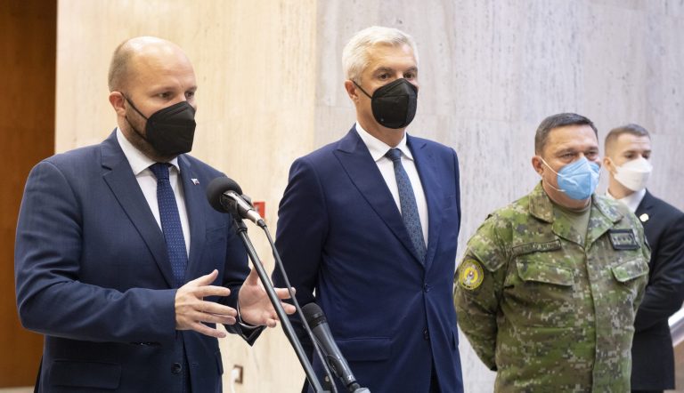 Vláda schválila obrannú dohodu s USA. Nasleduje schvaľovanie v parlamente