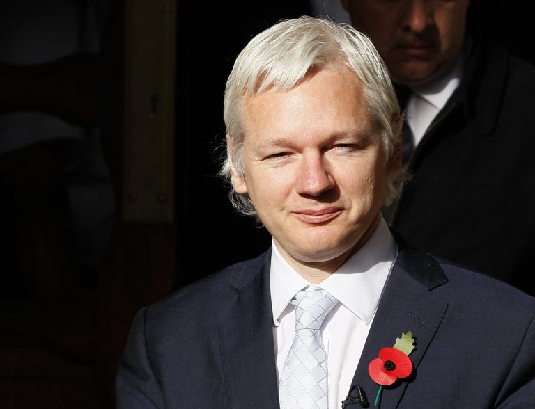 Spojené kráľovstvo: Julian Assange dostal vo väzení covid