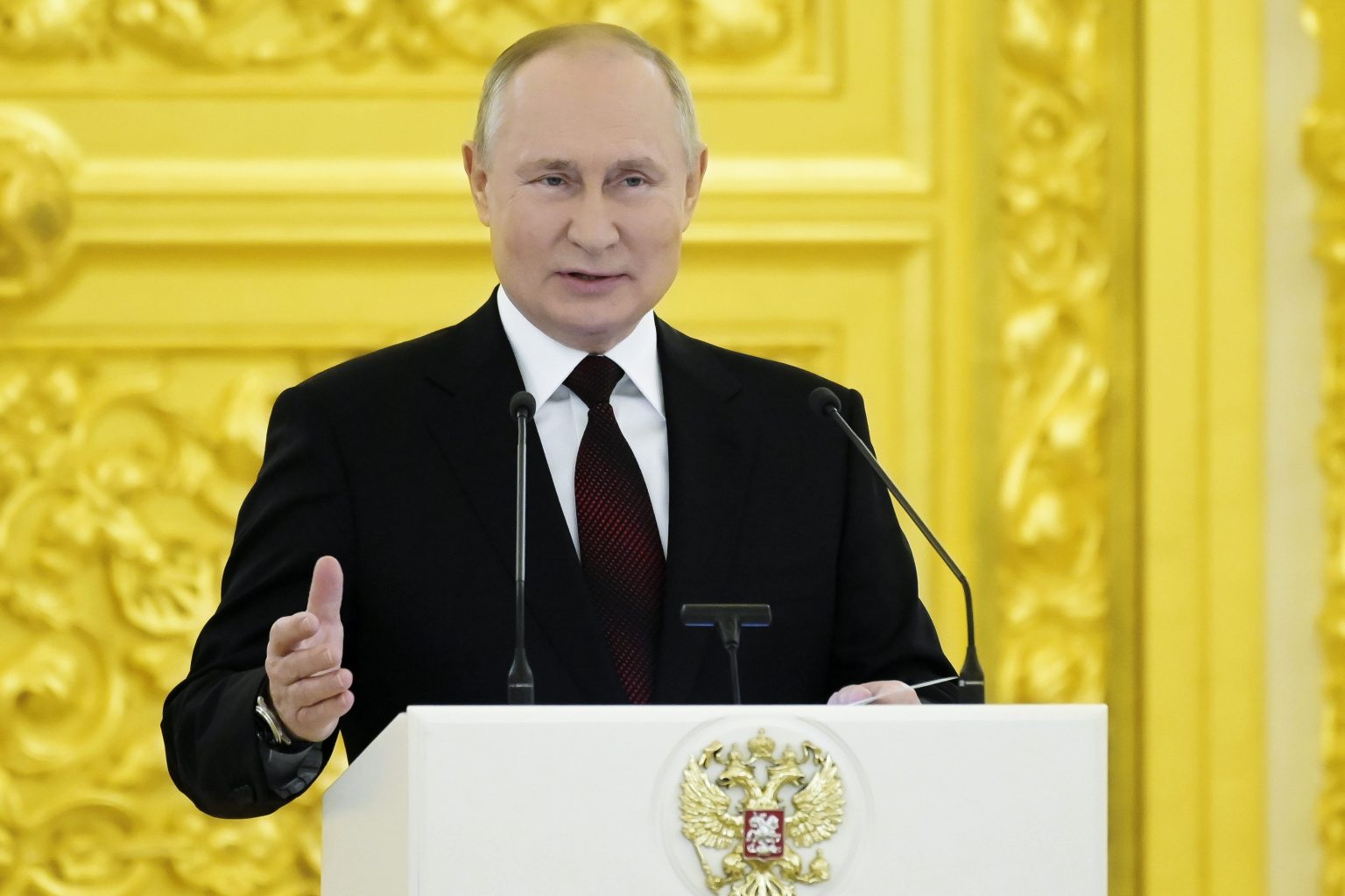 Ruský prezident Vladimir Putin reční počas preberania poverovacích listín od zahraničných veľvyslancov v Kremli v Moskve v stredu 1. decembra 2021. Foto: TASR/AP