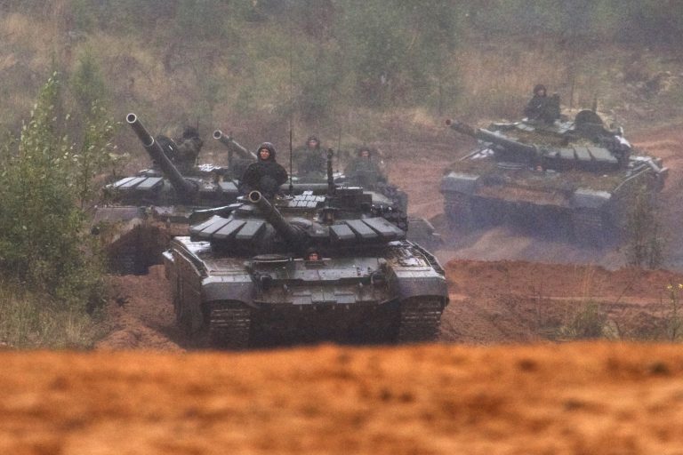 Kyjev: Rusko vyslalo na naše hranice tanky a ostreľovačov