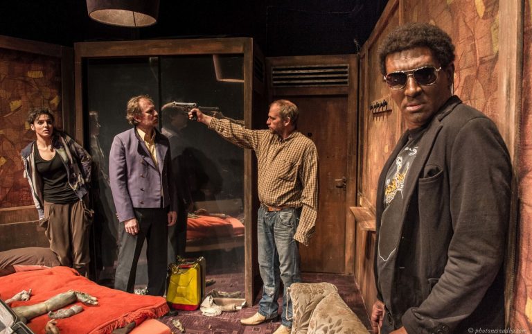 Záber z divadelnej hry Ujetá ruka (Behanding in Spokane). Foto: Pavel Nesvadba