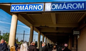 Počet Maďarov na Slovensku dlhodobo klesá. Maďarskí politici z toho začínajú byť nervózni