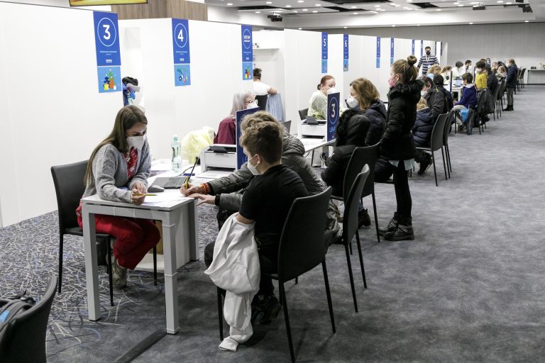 Od pondelka sa spúšťa očkovanie treťou dávkou pre neplnoleté deti