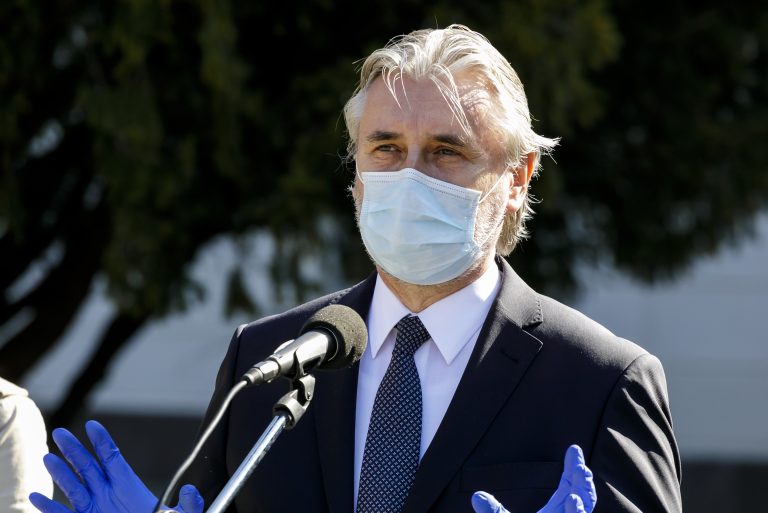 Biskup Eľko na stretnutí s prezidentkou: Čoraz ťažšie sa akceptuje, že niektorí musia stáť pred kostolom