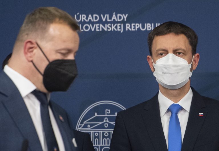 Premiér: Dezinformácie o dohode s USA šíria politici, ktorí ju pripravovali. Kollárovci vyčkávajú