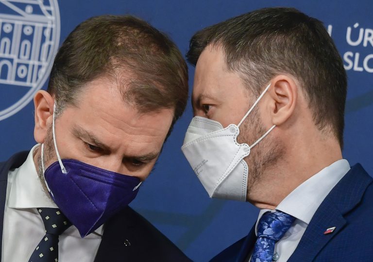 O mimoriadnych omikronových prázdninách sa zatiaľ neuvažuje, školy ostávajú otvorené