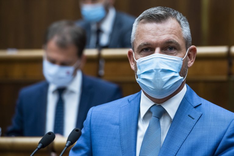 Sociológ: Trvanie na dokončení volebného obdobia môže urýchliť ďalší pokles popularity koalície