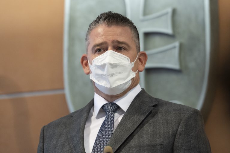 Tínedžeri mali malé dievča opiť, vyzliecť a zbiť, zdieľali to na Instagrame. Kollár si chce predvolať Mikulca