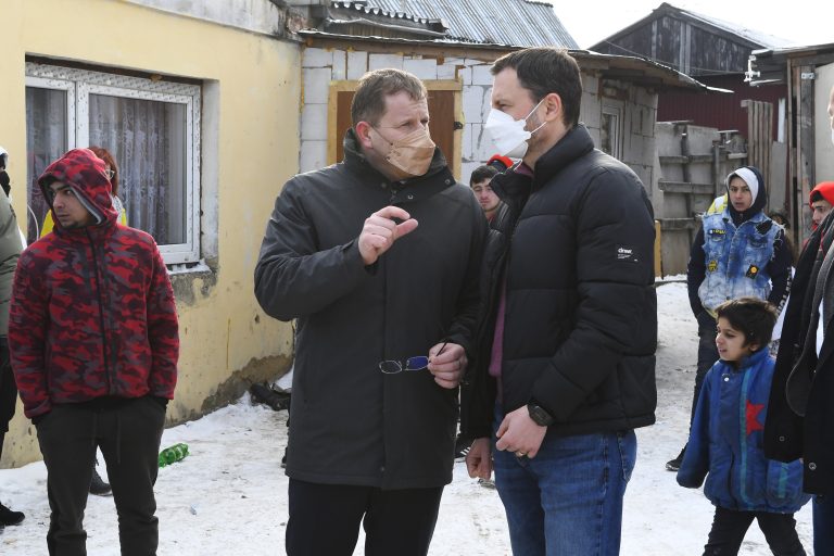 Omikron: Heger predbežne odmieta trojtýždňové prázdniny, Gröhling chce skrátiť karanténu na 5 dní