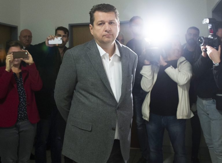 Tri byty, ktoré Bašternák previedol na rodičov, musia ísť do konkurzu