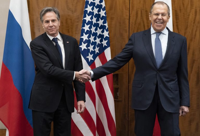 Antony Blinken a Sergej Lavrov. Foto: TASR/AP