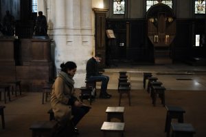 Prináša pokles veriacich dobu racionálnu?  Utopická predstava, ktorá sa na Západe veľmi s realitou nestretáva