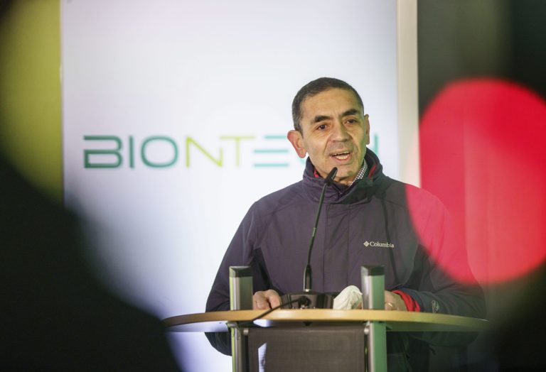 Riaditeľ a spoluzakladateľ nemeckej farmaceutickej firmy BioNTech Ugur Sahin. Foto: TASR/AP