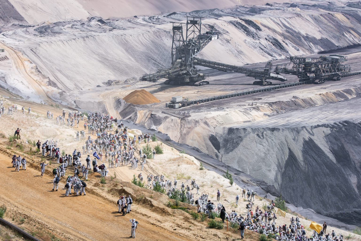 Aktivisti proti klimatickej zmene protestovali proti ťažbe hnedého uhlia v bani Garzweiler.
Ilustračná foto: TASR/DPA