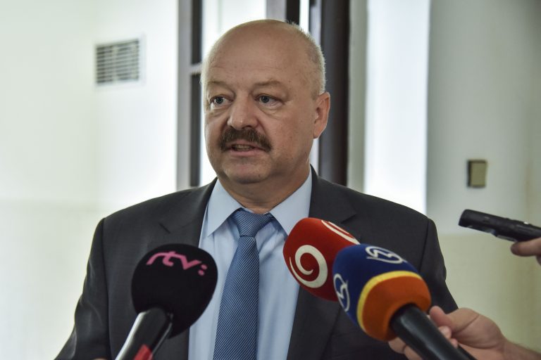 Macko: Usilujeme sa o vlastnú koalíciu demokratických strán. K Hegerovi nejdeme