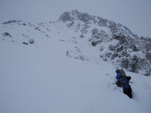 Lavína v Alpách zabila Slováka, telo našli pod dvojmetrovým snehom