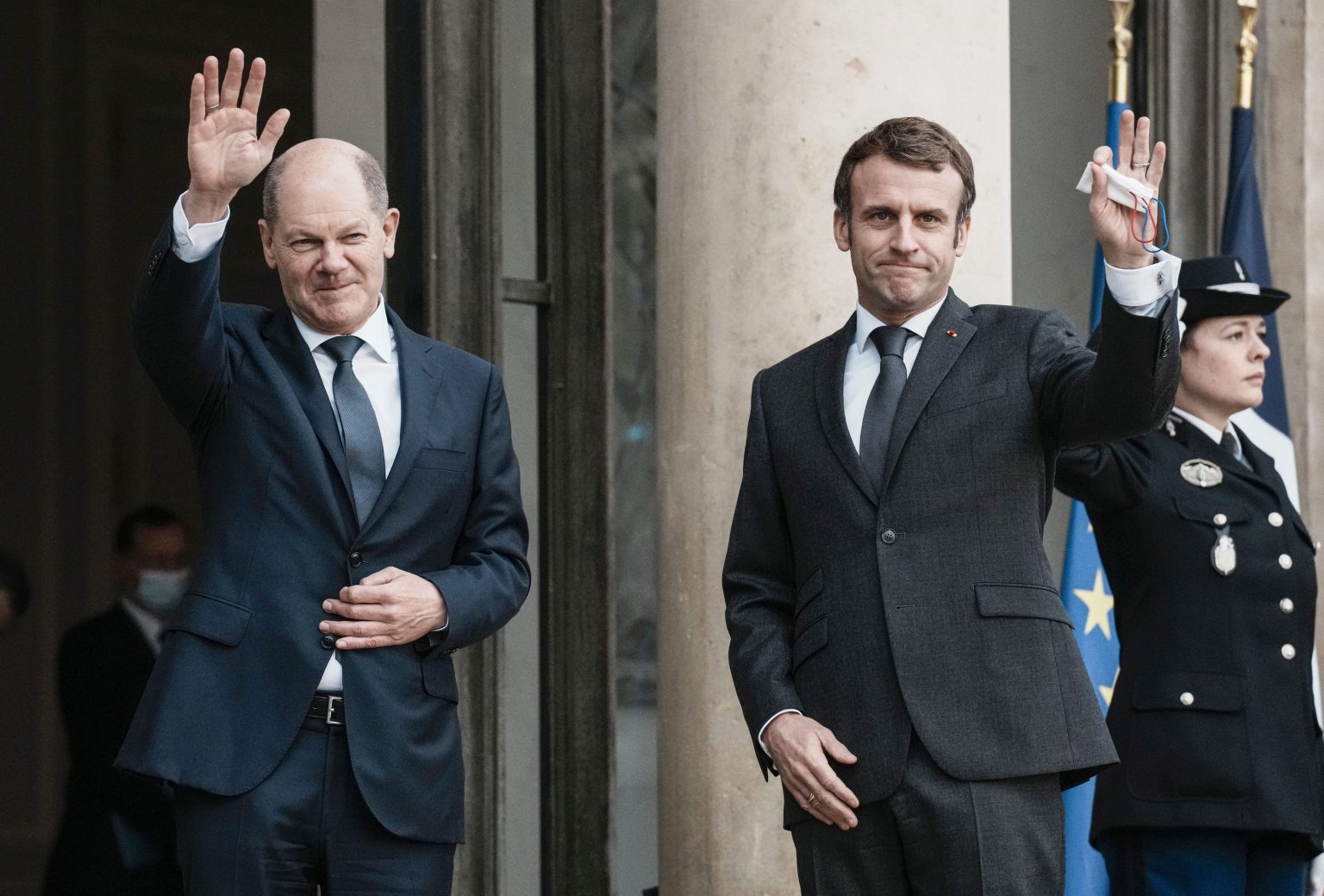 Olaf Scholz a Emmanuel Macron. Foto: TASR/AP 