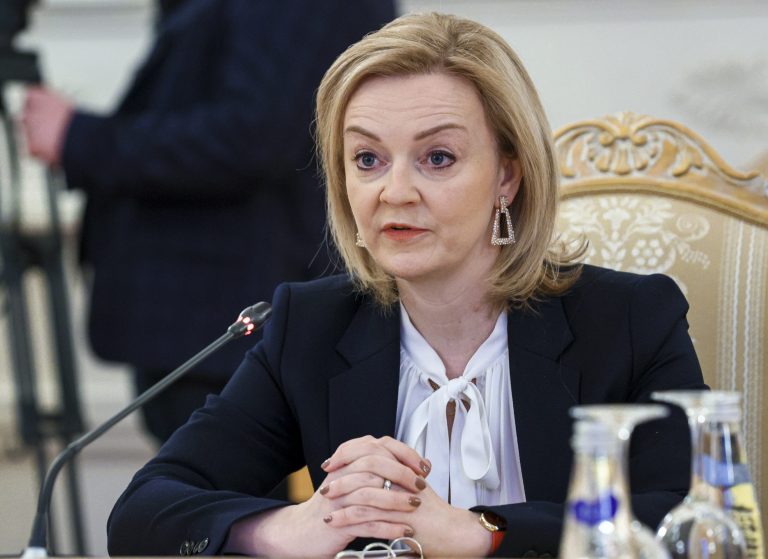 Po Borisovi Johnsonovi príde do čela strany a vlády slabší a menej výrazný líder