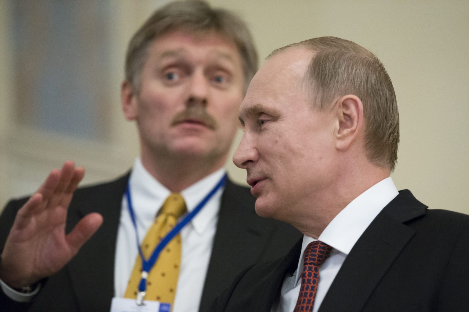 Dmitrij Peskov a Vladimir Putin. Foto: TASR/AP 