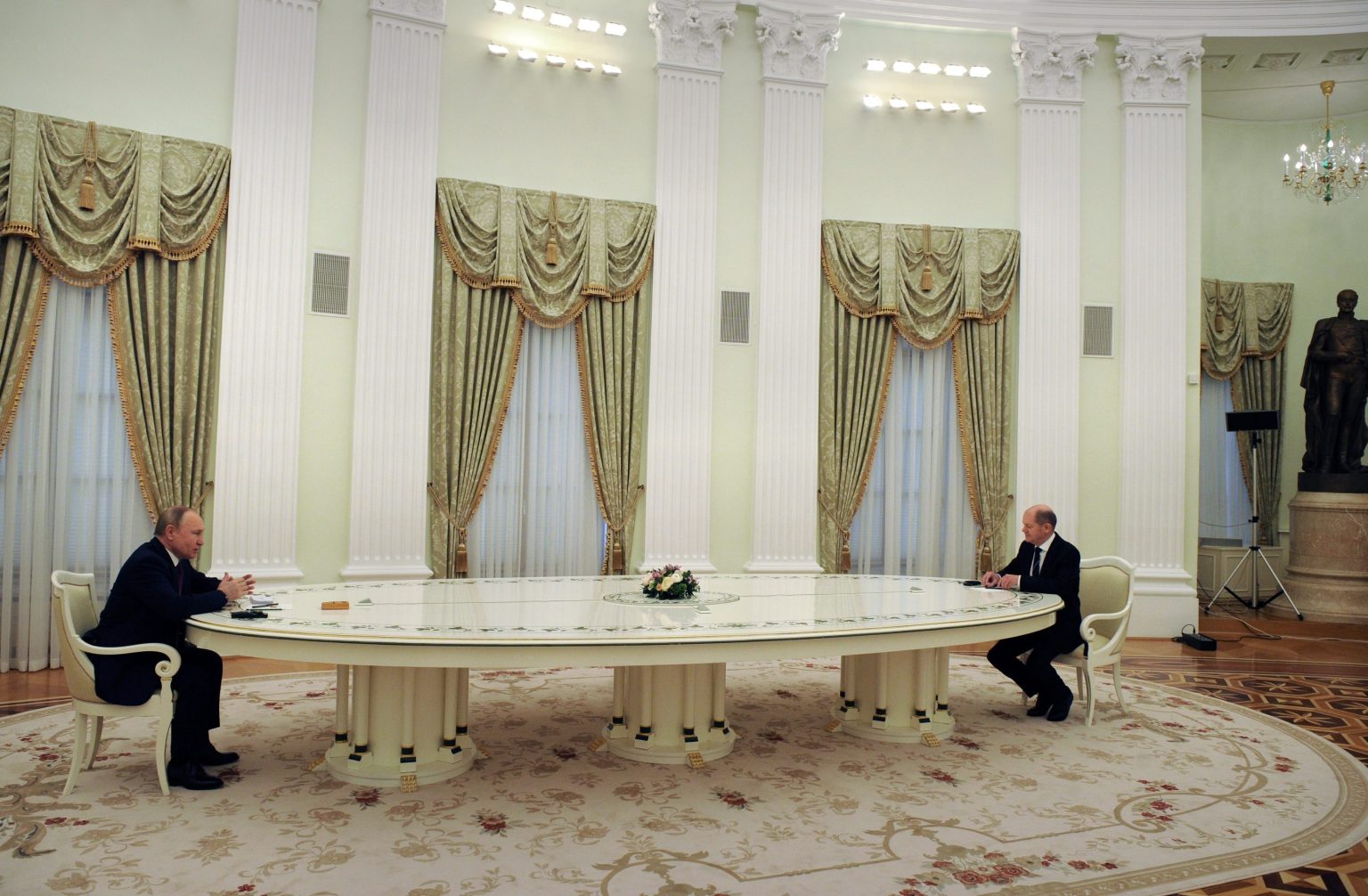 Vladimir Putin a Olaf Scholz. Ilustračný obrázok. Foto: TASR/AP