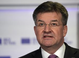 Lajčák si s Epsteinom písal aj o dievčatách