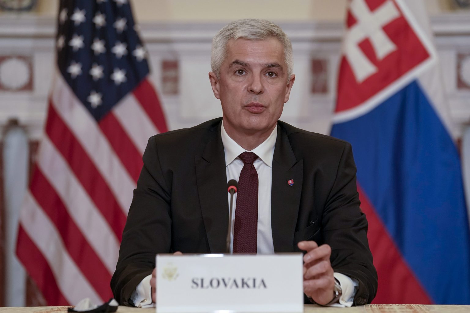 Slovenský minister zahraničných vecí Ivan Korčok počas podpisovania obrannej dohody s USA vo Washingtone.
Foto: TASR/AP