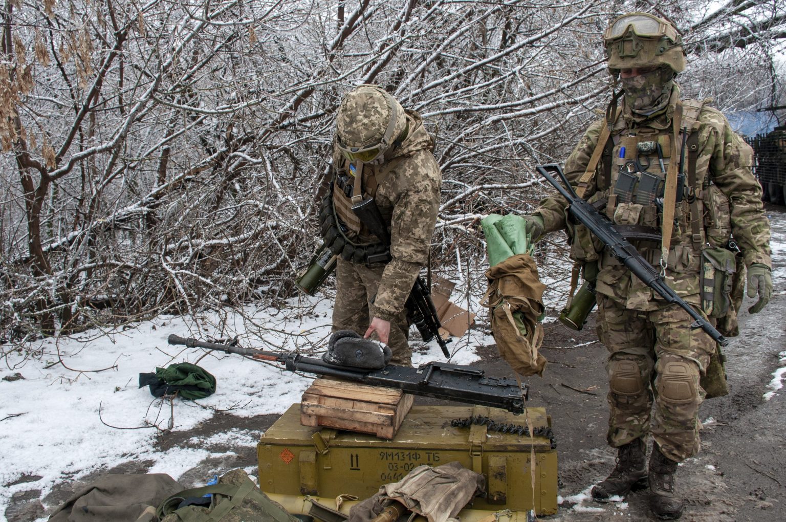 Ukrajinskí vojaci neďaleko Charkova. Foto: TASR/AP